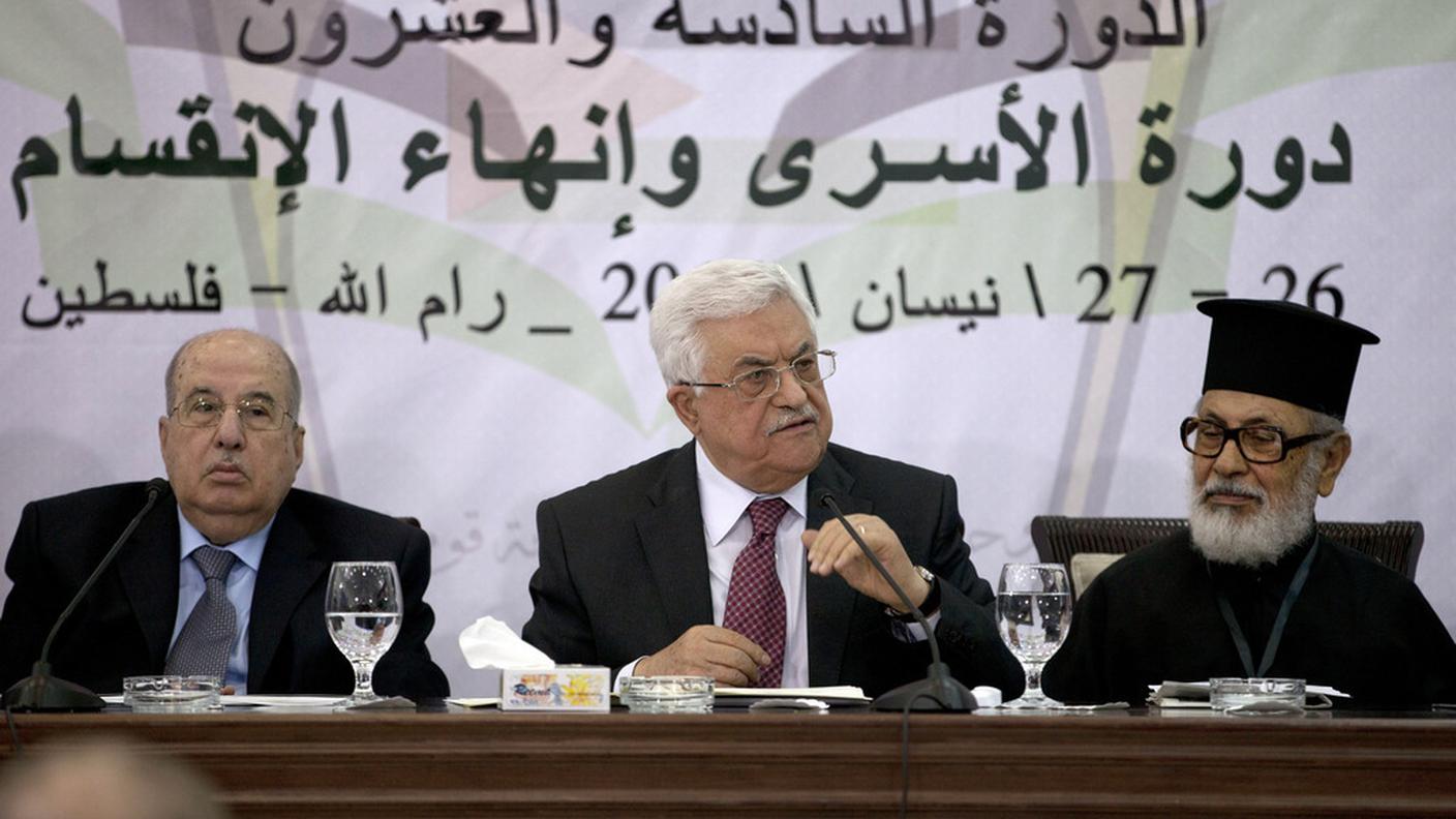 Il presidente palestinese Mahmud Abbas  durante un incontro con il Comitato Centrale palestinese in cui afferma di voler instaurare un'unità governamentale con il grupo di Hamas, 26 aprile 2014