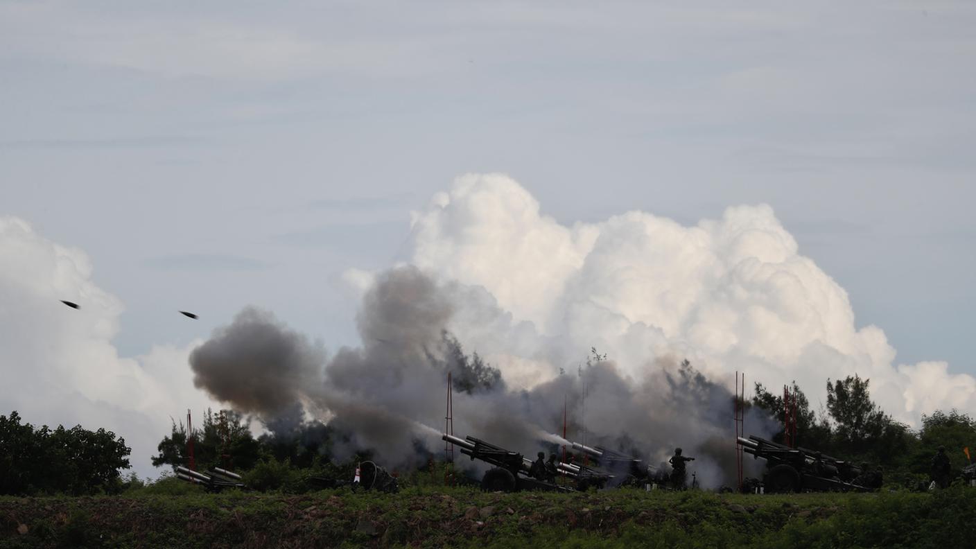 L'artiglieria taiwanese durante le esercitazioni militari avviate martedì