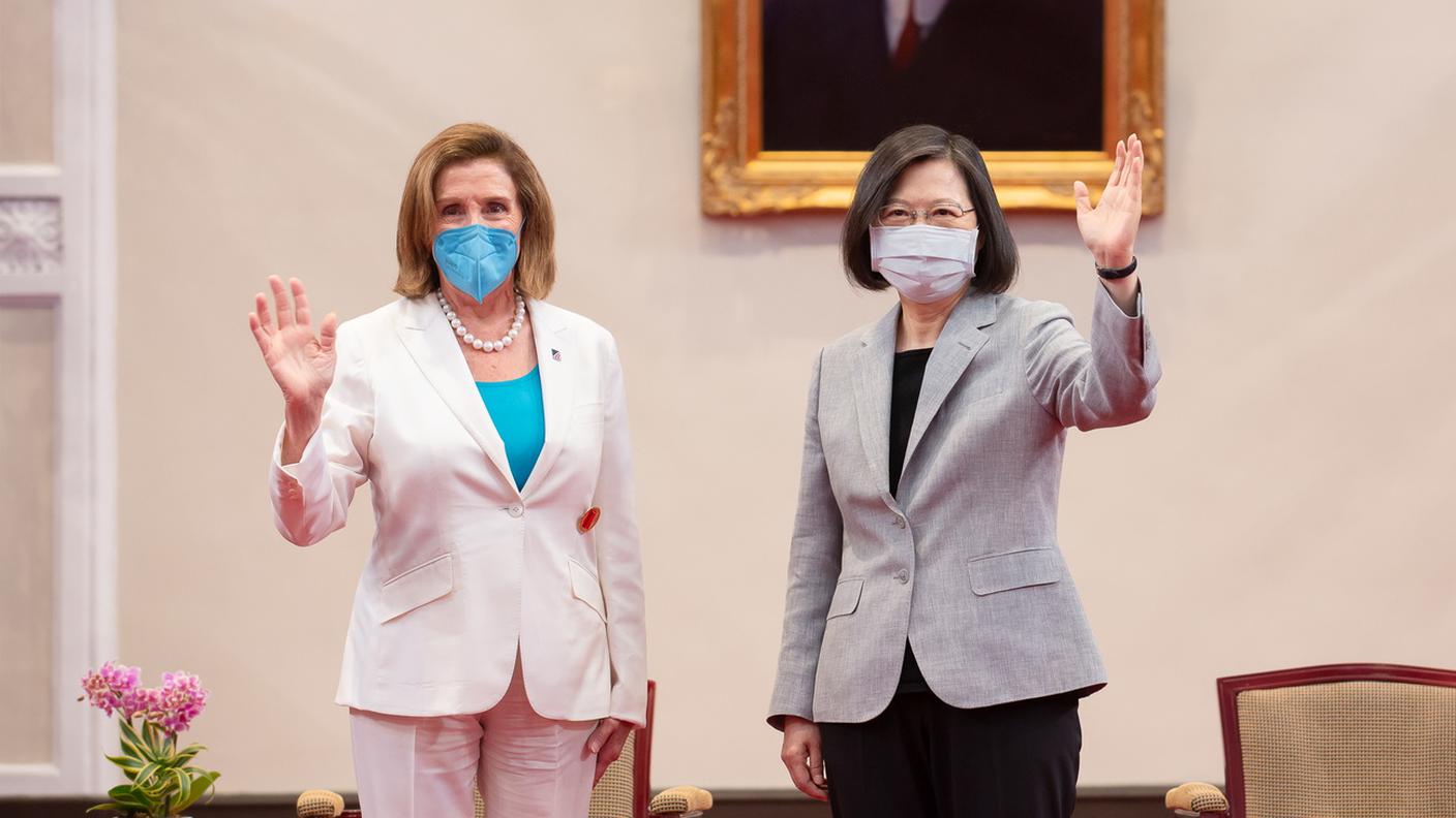 Nancy Pelosi con la presidente Tsai Ing-wen alcuni giorni fa