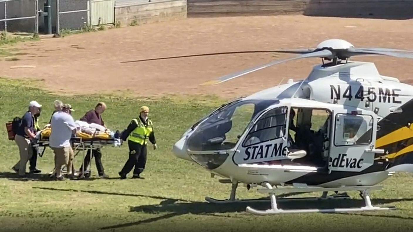Rushdie è stato trasportato in ospedale in elicottero