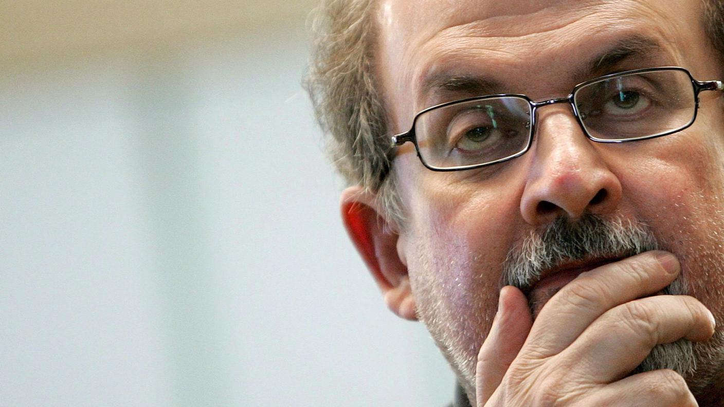 "Per questo attacco solo lo scrittore e i suoi sostenitori meritano di essere biasimati e perfino condannati", ha sostenuto un portavoce di Teheran
