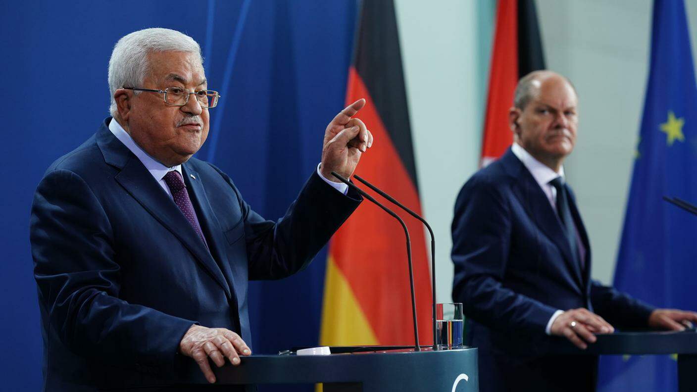 Il presidente dell'Autorità nazionale palestinese Mahmoud Abbas e il cancelliere tedesco Olaf Scholz