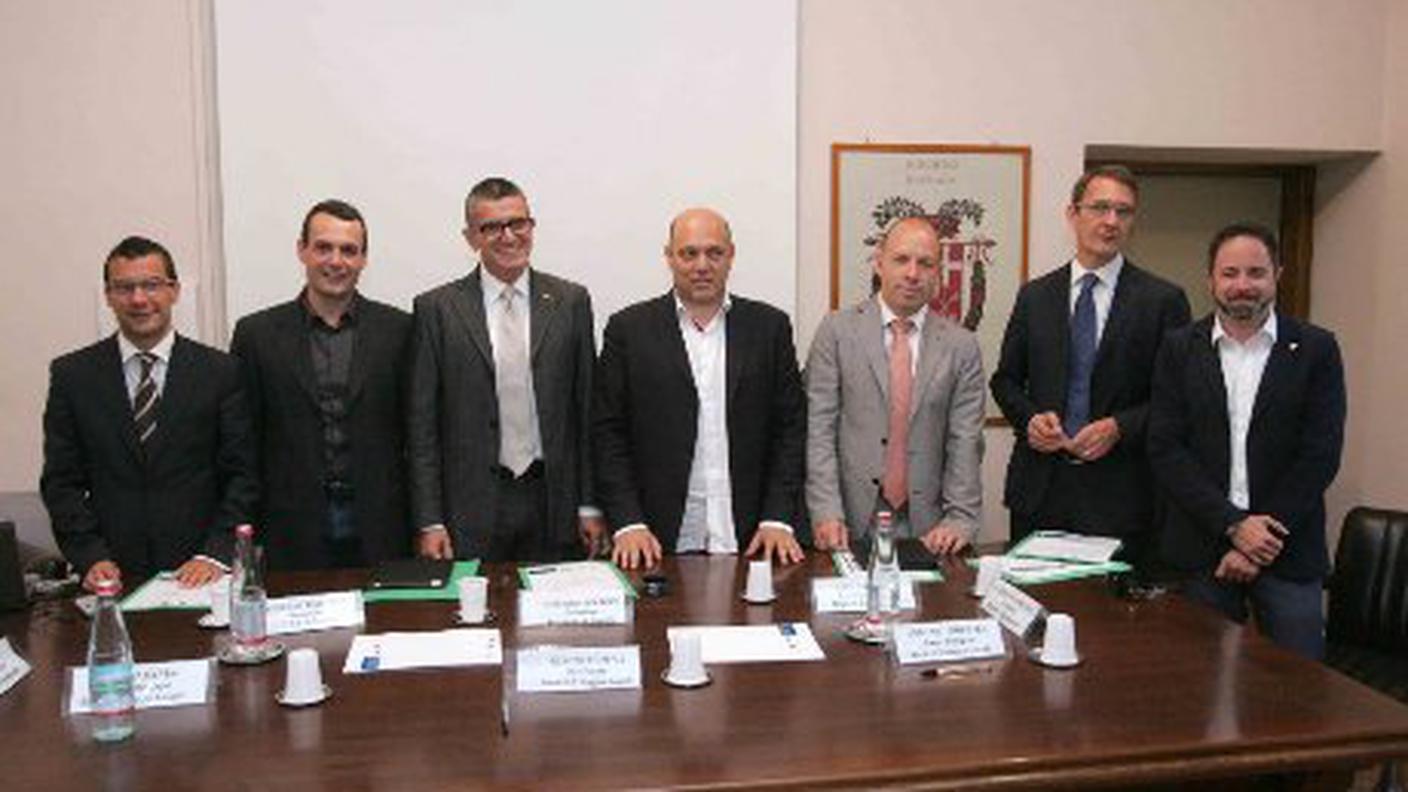 Le autorità alla conferenza stampa 