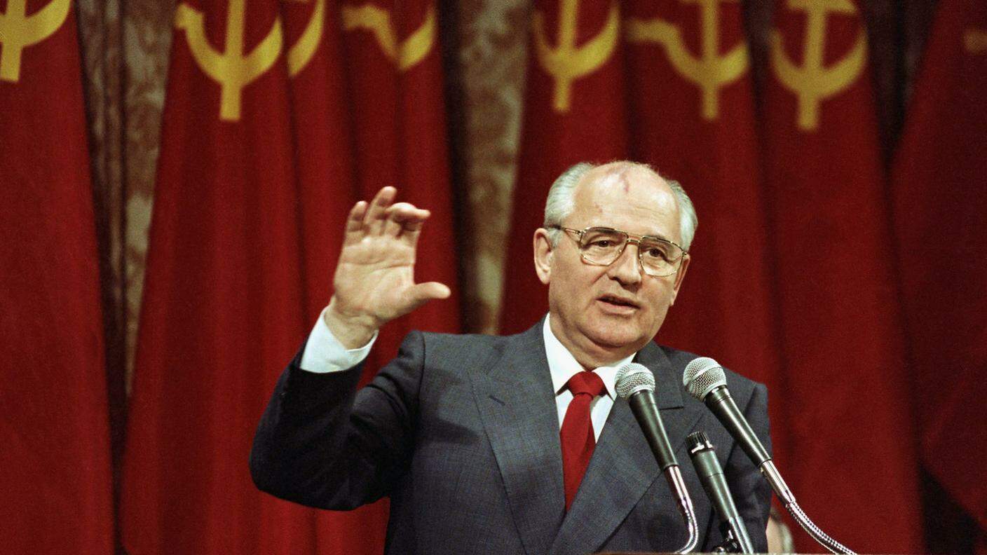 Gorbaciov qui ripreso nel giugno del 1990, quando la sua posizione alla guida del Cremlino si faceva già vacillante