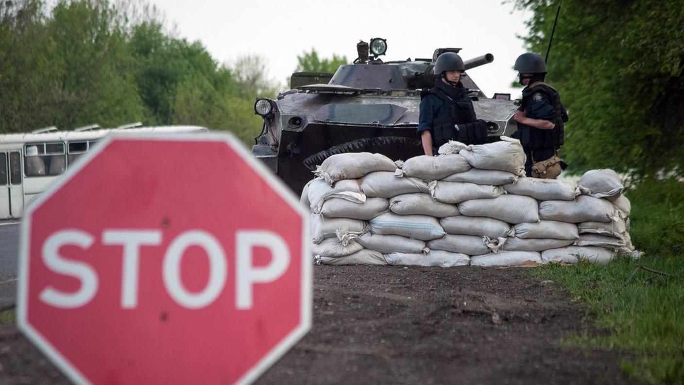 Soldati ucraini a un checkpoint nei pressi di Slaviansk