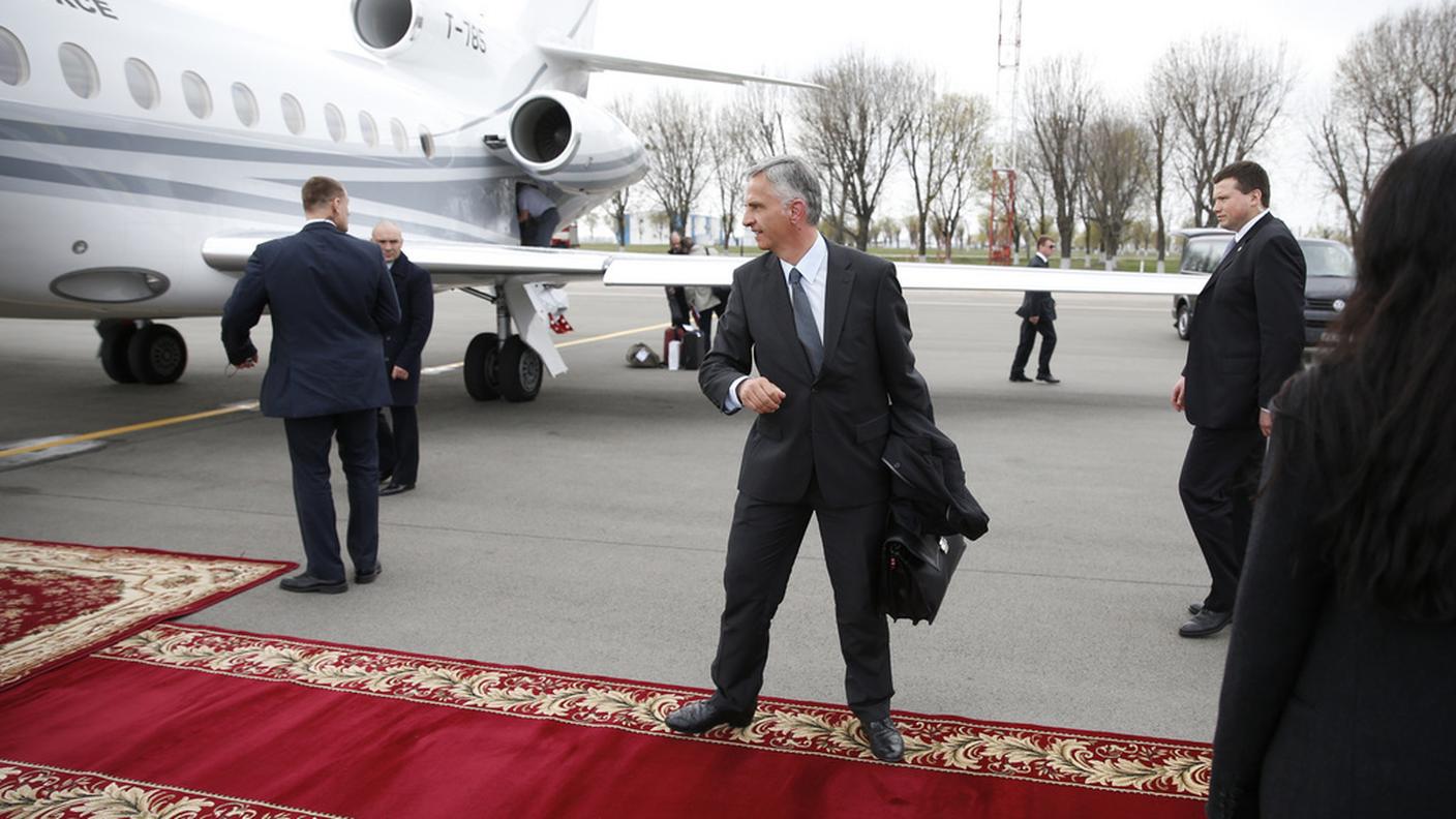 Il presidente della Confederazione in partenza da Kiev
