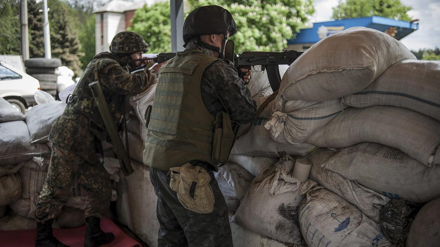 Mlitari ucraini a un check point di Slaviansk