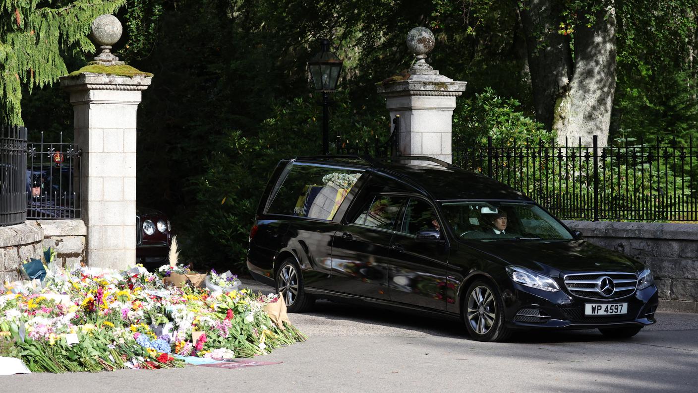 La partenza da Balmoral del corteo funebre