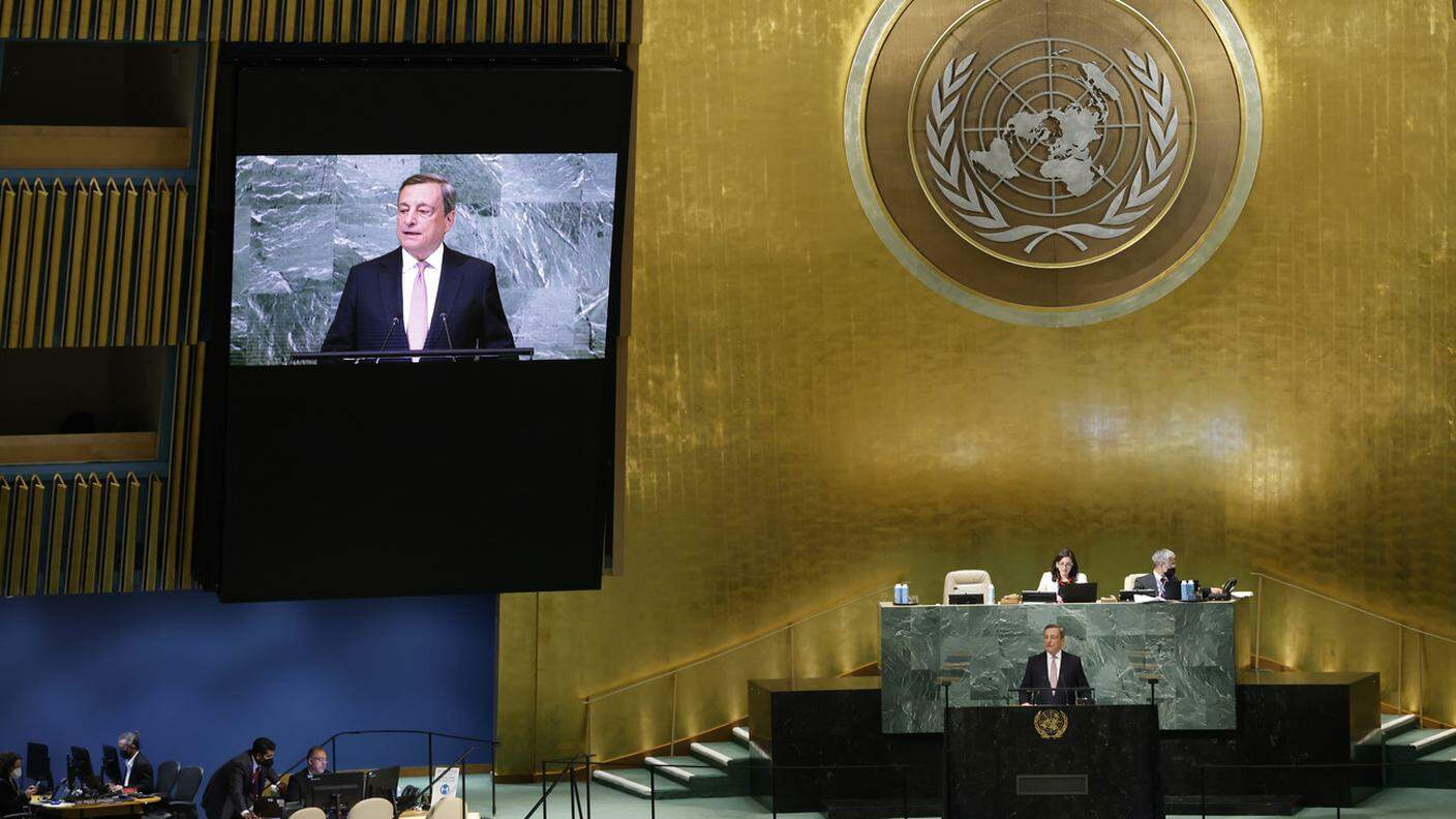 Il premier italiano Mario Draghi mentre parla all'Assemblea generale dell'ONU a New York