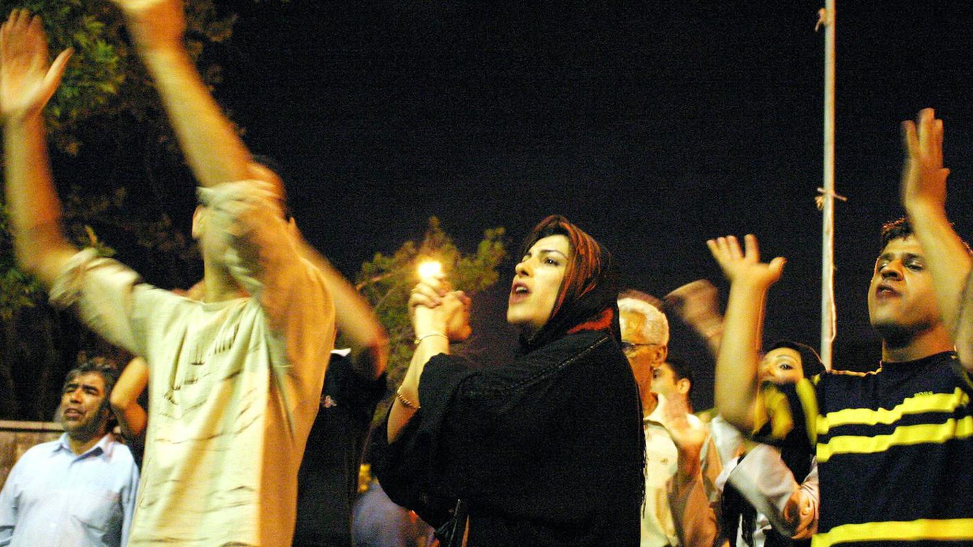 Manifestanti a Sari - Iran