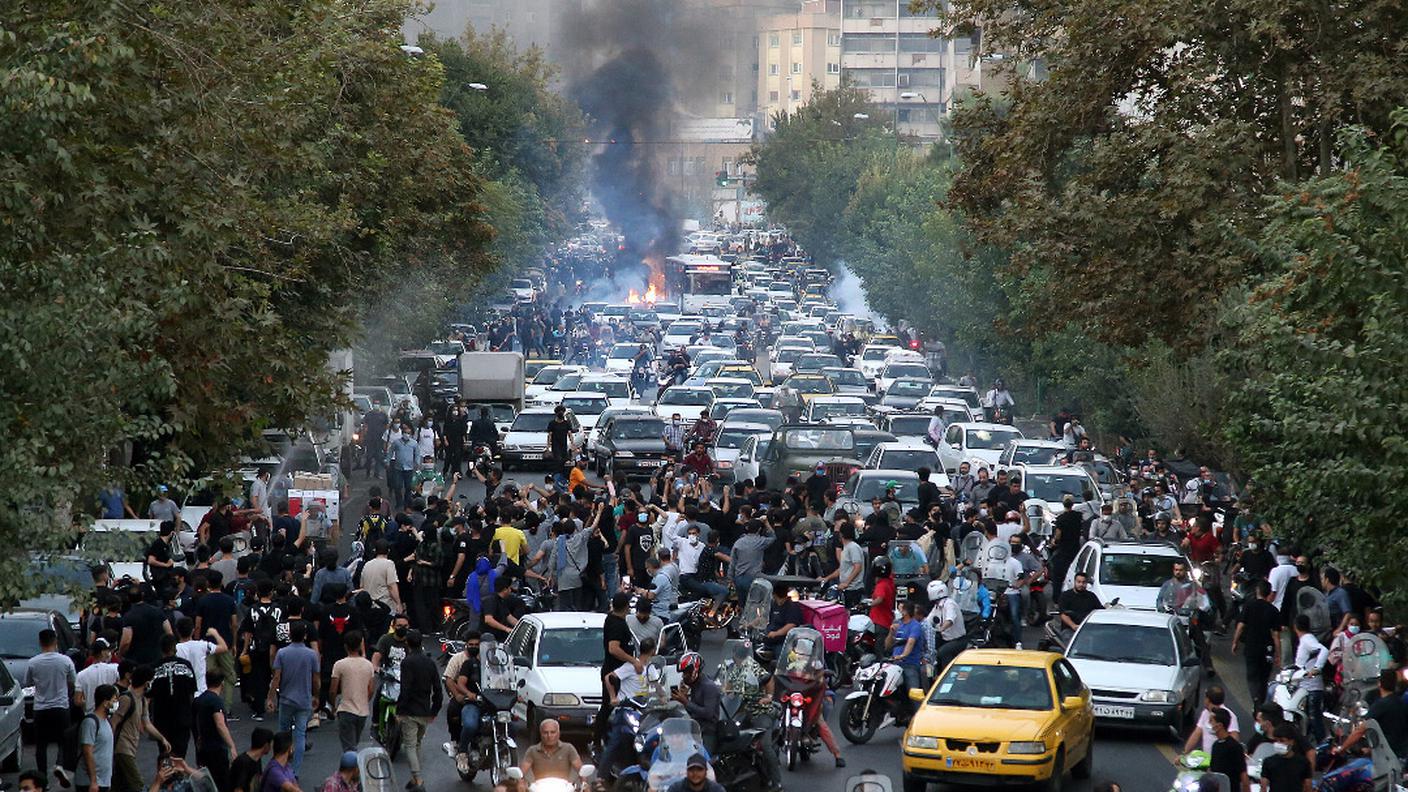 Scontri fra agenti e manifestanti