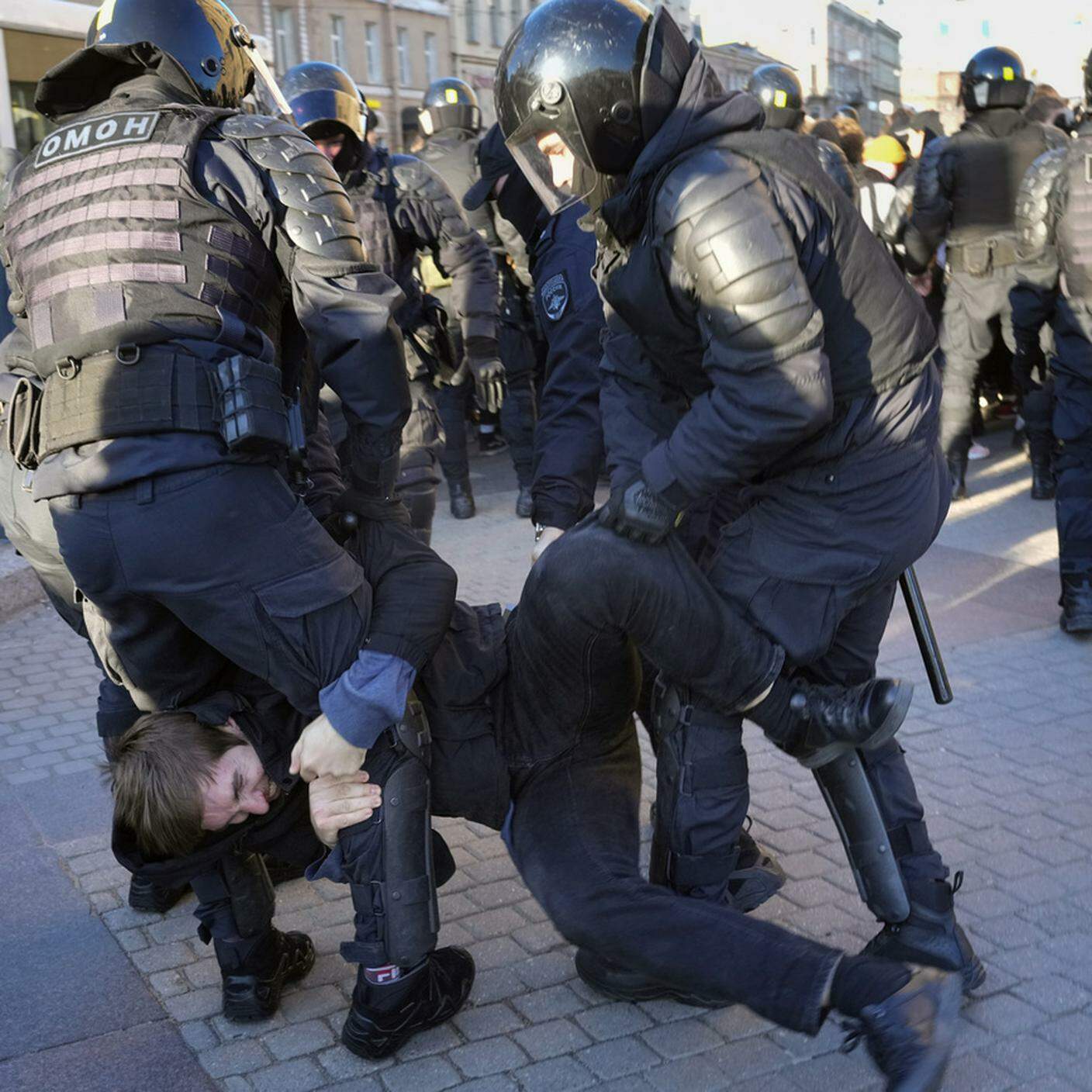 Sarebbero almeno 2'300 i russi arrestati durante le manifestazioni di questi giorni