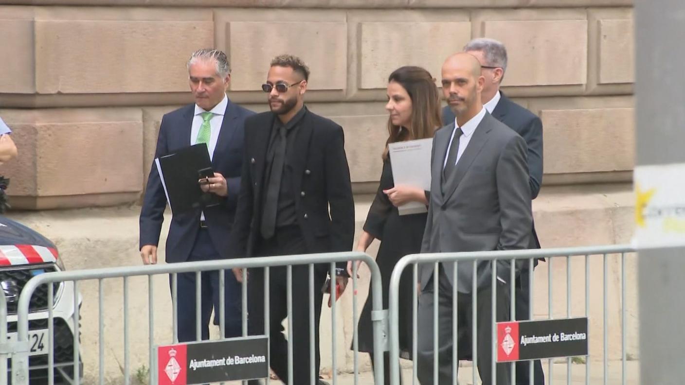 Neymar al momento suo arrivo in tribunale