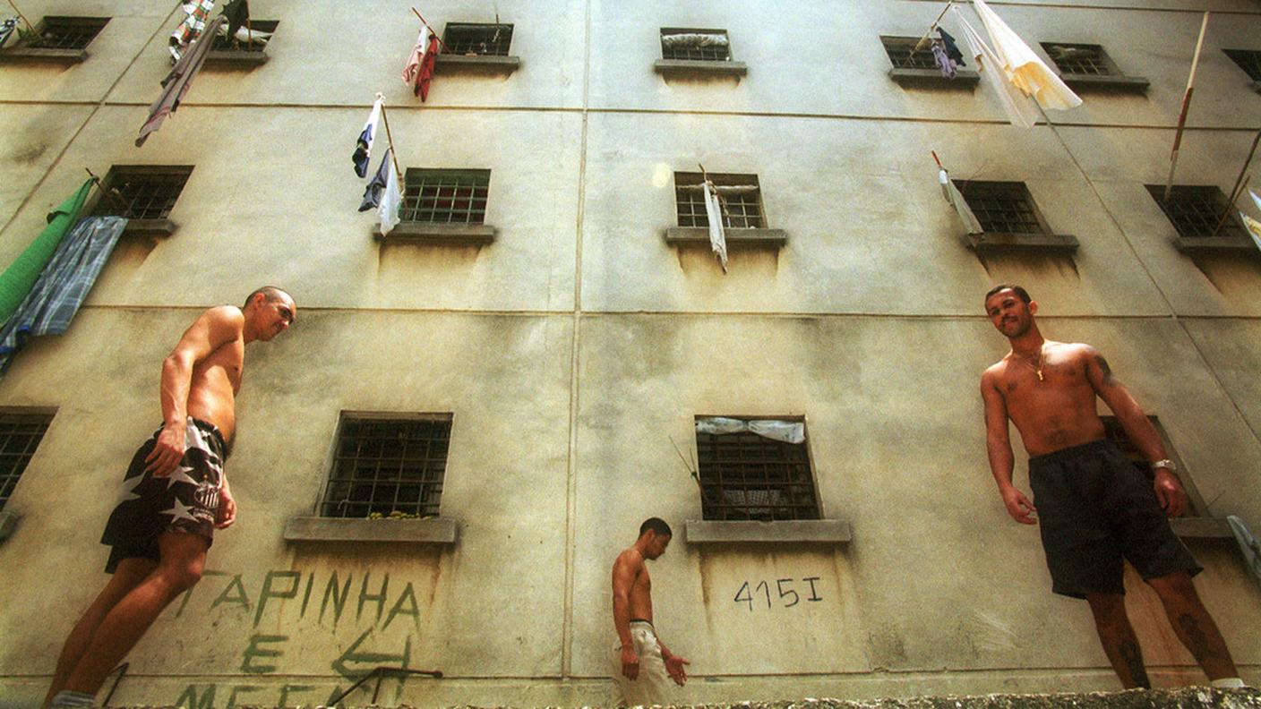 Le prigioni brasiliane sono sovraffollate: ospitano oltre mezzo milione di detenuti, ma mancano 200'000 posti