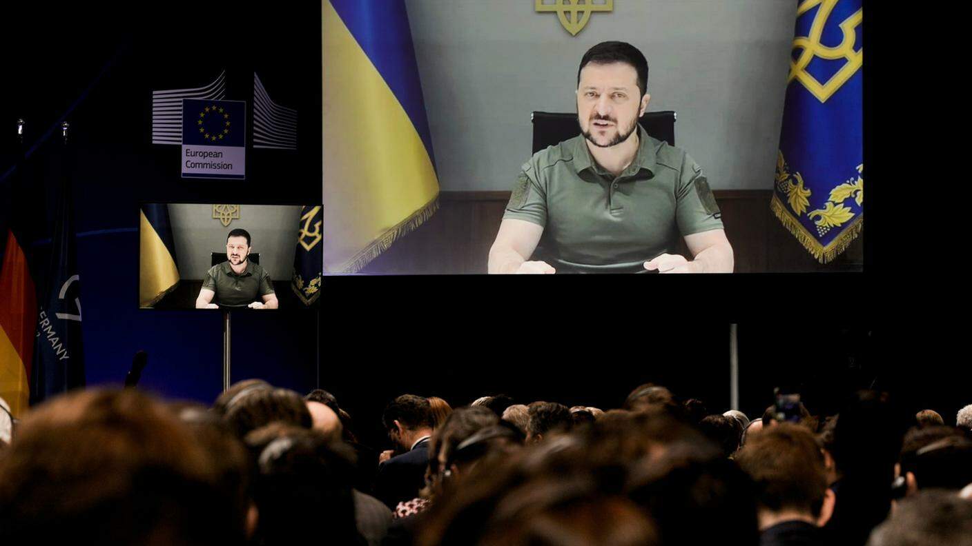 Volodymyr Zelensky ha parlato in videoconferenza