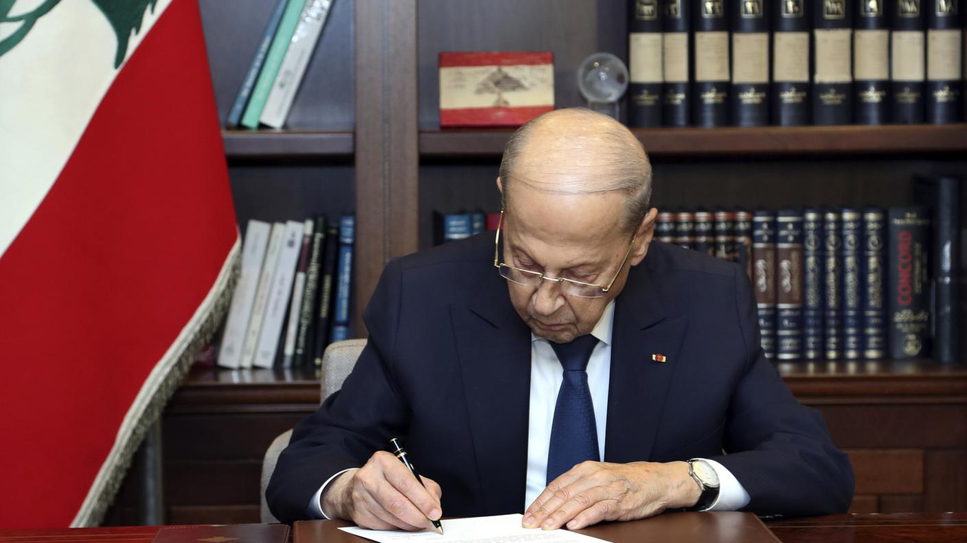 Firma in separate sedi: in immagine quella del presidente libaese Michael Aoun