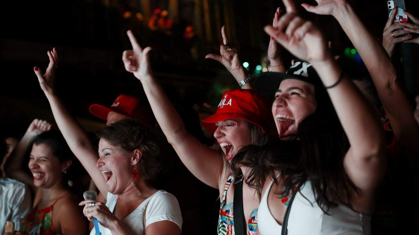 I sostenitori di Lula festeggiano la vittoria