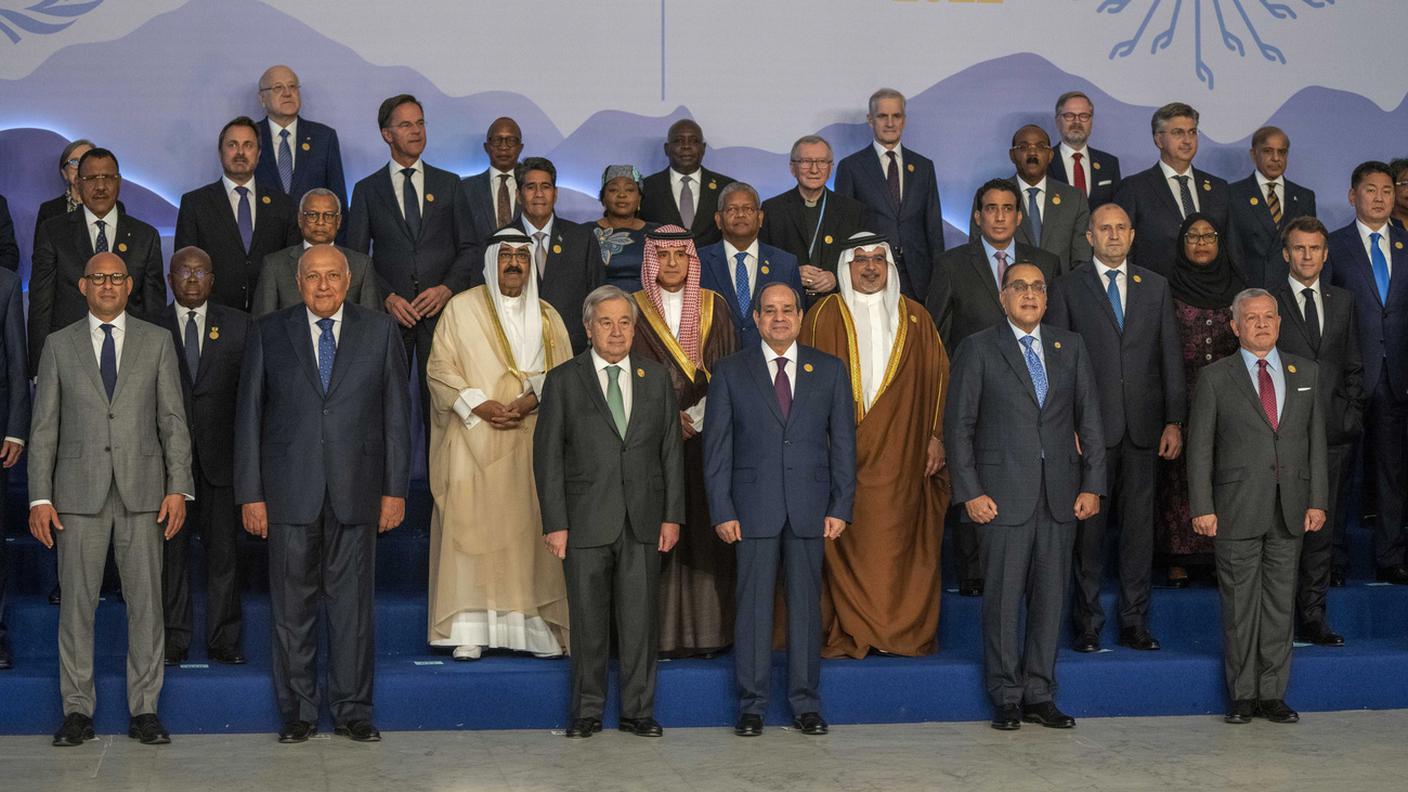 Foto di gruppo per una conferenza dalla quale non si attendono nuove decisioni concrete