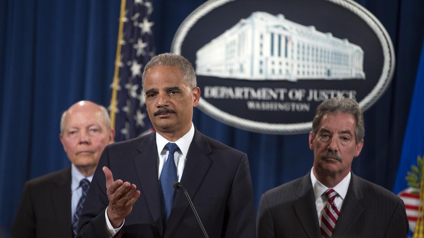 Il ministro Eric Holder è criticato dall'esperto: "La sua è estorsione"