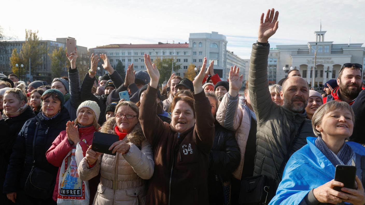 2022-11-14T093235Z_1369261153_RC2LLX9STNKY_RTRMADP_3_UKRAINE-CRISIS-KHERSON-ZELENSKIY.JPG