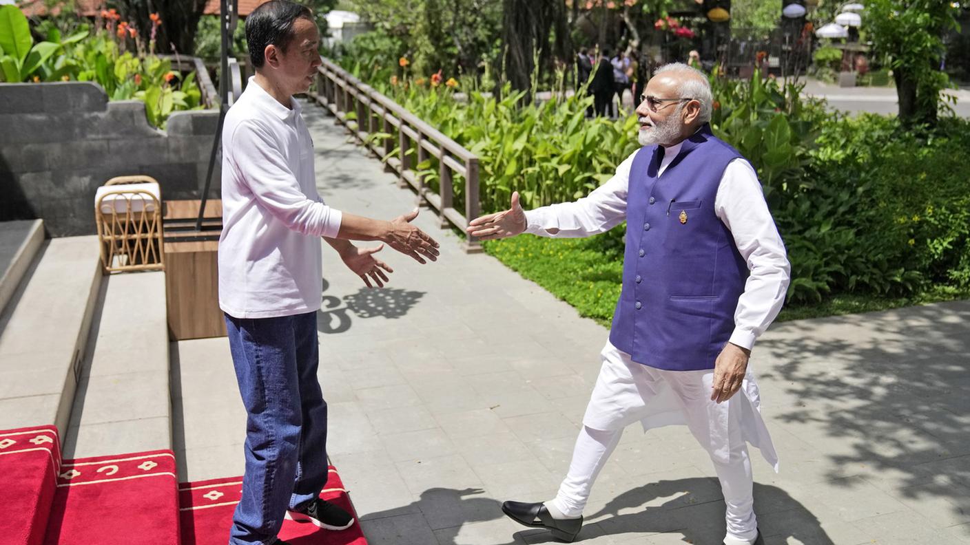 Passaggio di consegne tra Widodo che ha ospitato l'edizione 2022 del G20 e Modi che lo farà nel 2023