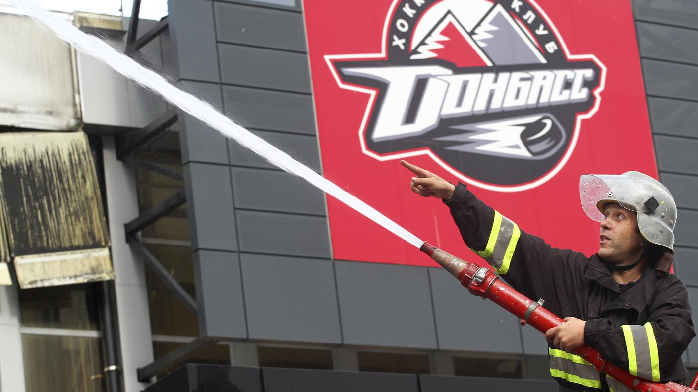 L’Arena dell'Amicizia (Druzhba in russo), il palazzetto di hockey dove si dovrebbe celebrare il Mondiale del 2015 è stata devastata e incendiata a Donetsk. 