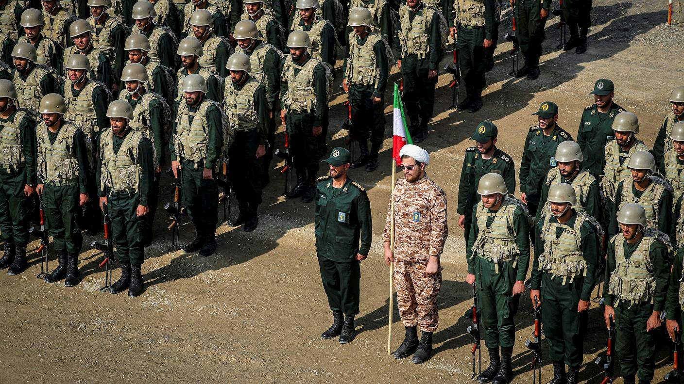 I Pasdaran, qui ripresi durante una parata militare, rappresentano uno dei principali puntelli del regime di Teheran