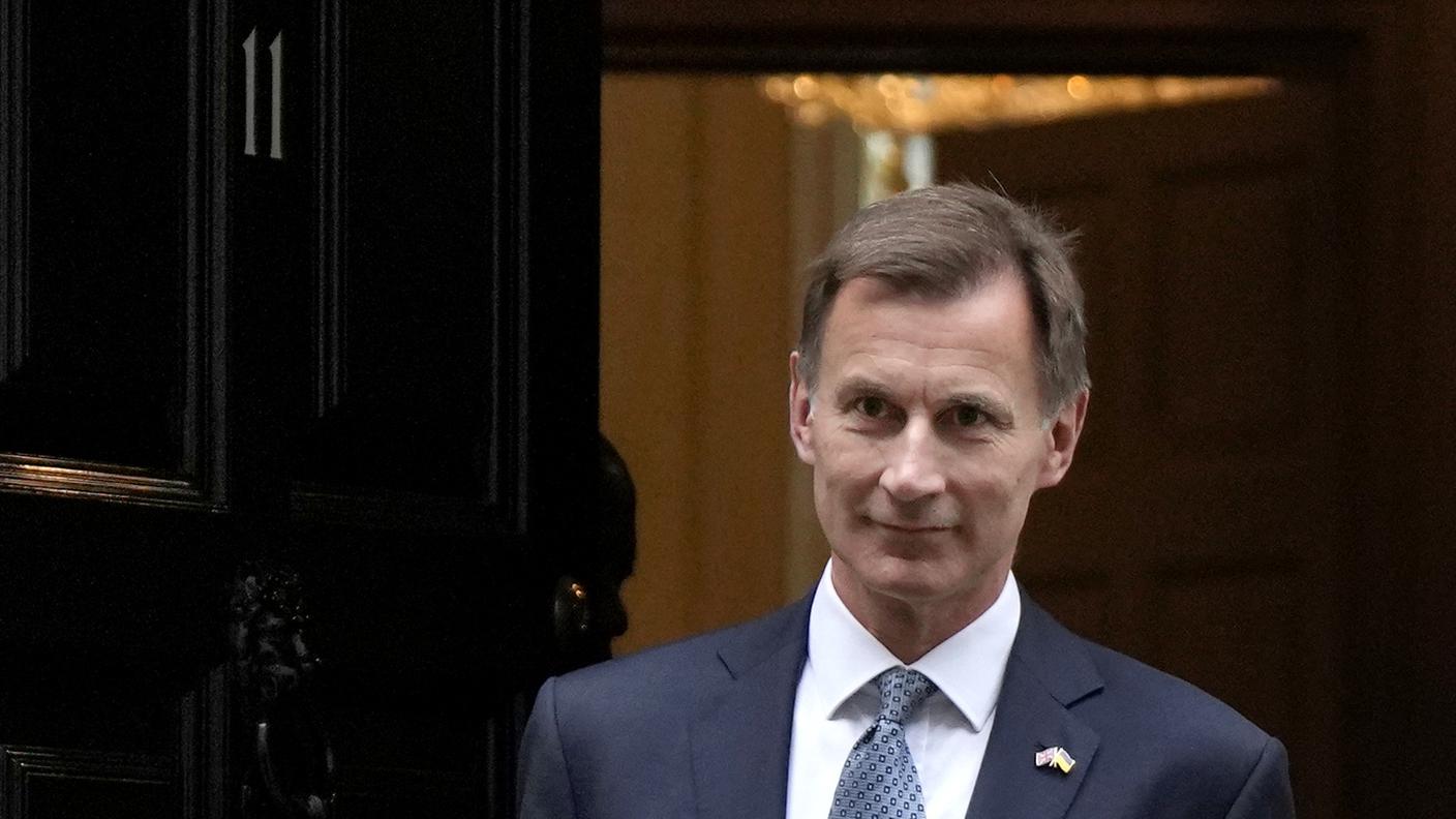 Jeremy Hunt all'uscita dall'11 di Downing Street