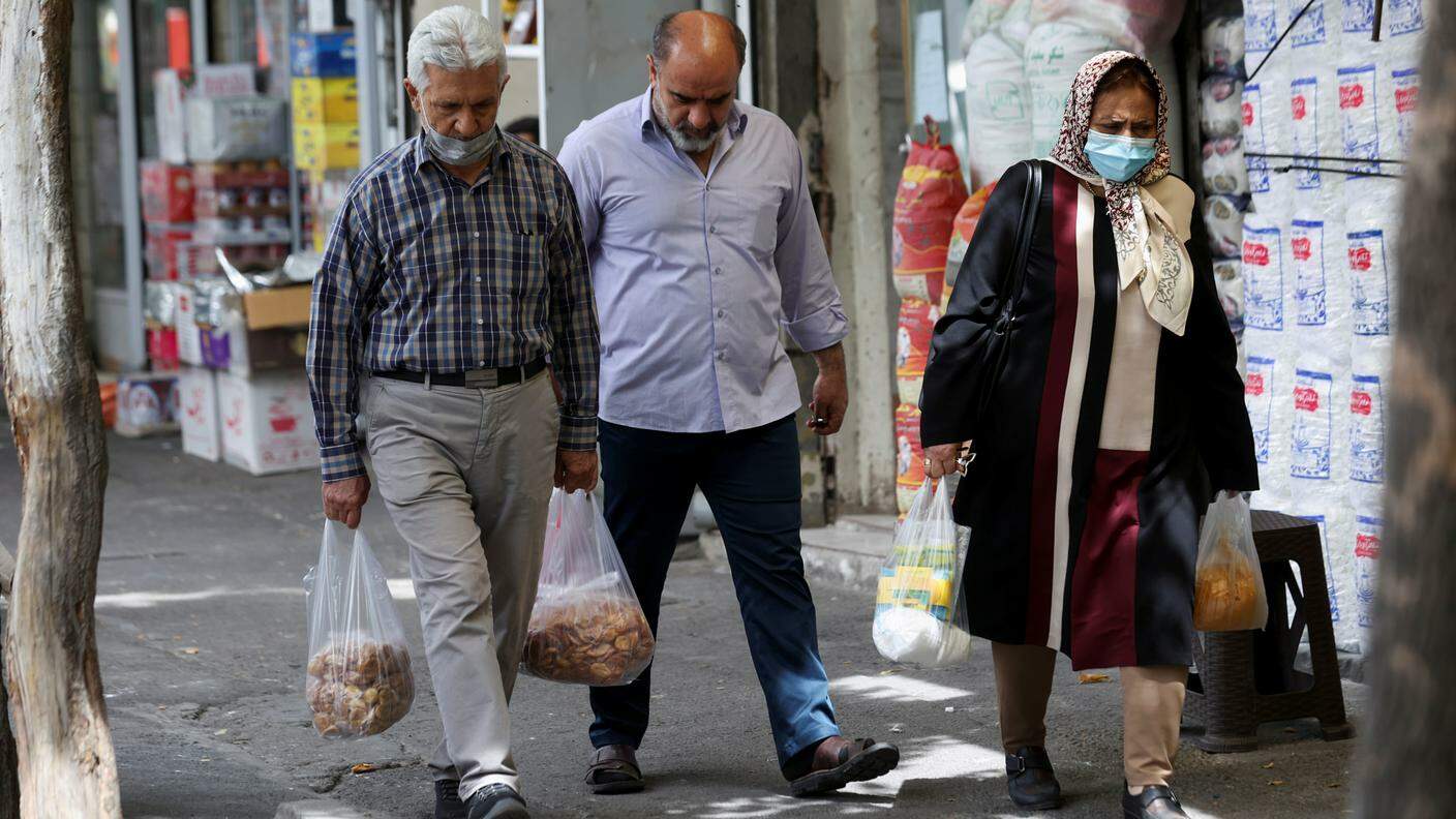 La popolazione iraniana è sempre alle prese con gli effetti di un galoppante rialzo dei prezzi