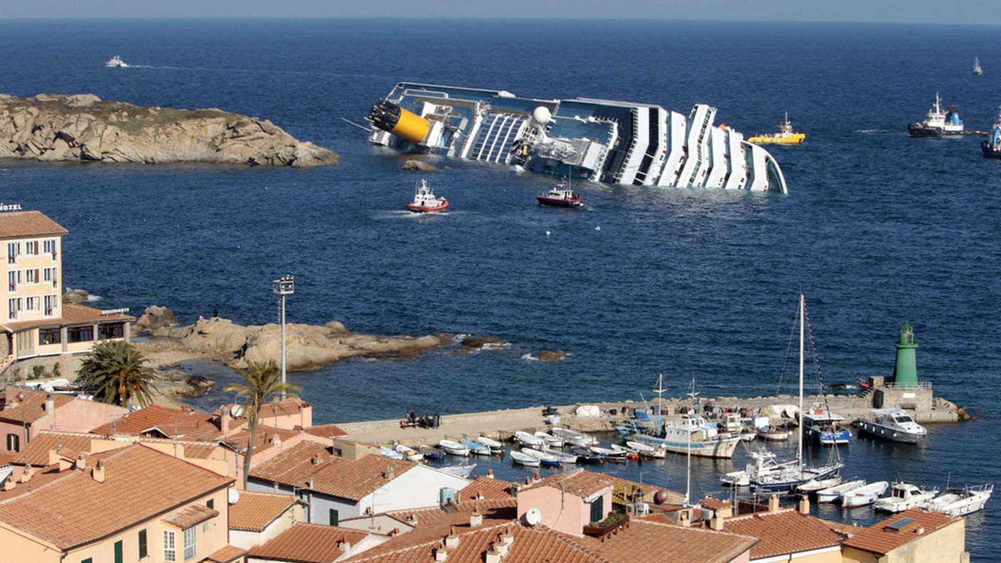 La Costa Concordia arenata al Giglio nel 2012