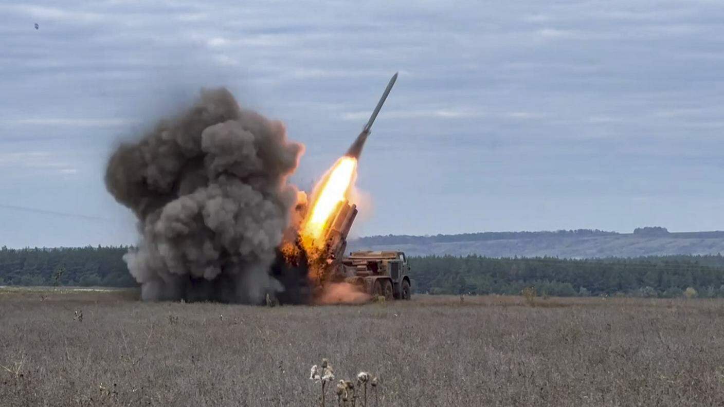 I missili lanciati dalle forze russe hanno messo in ginocchio infrastrutture energetiche cruciali per l'Ucraina