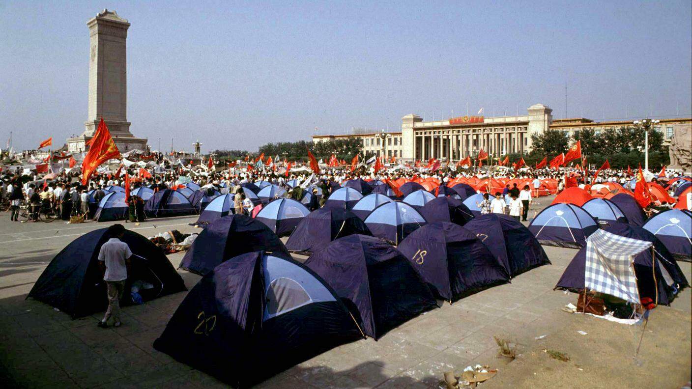 L'accampamento dei manifestanti il giorno prima degli scontri
