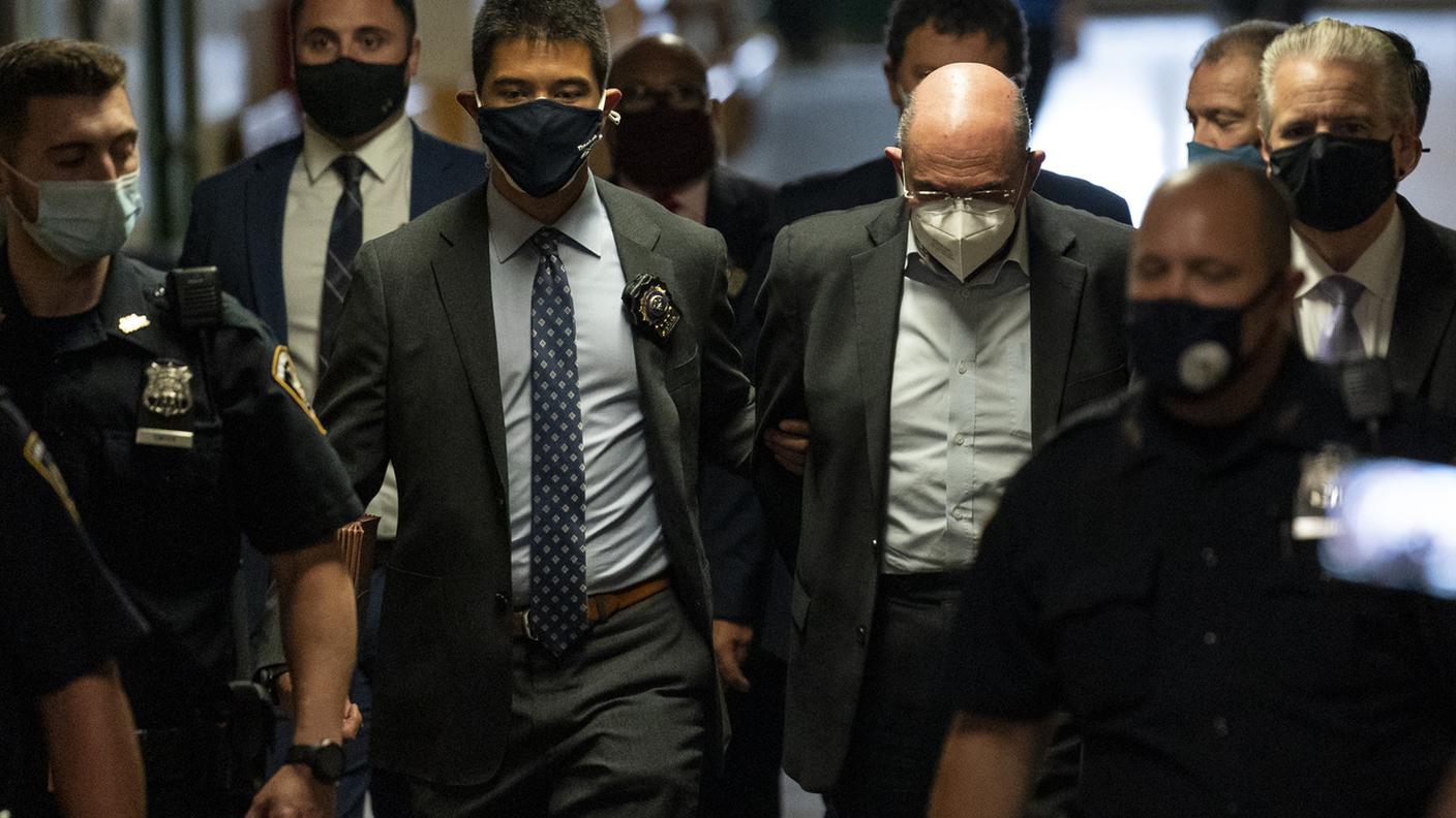 Allen Weisselberg, al suo arrivo in aula al processo nel 2021, ha testimoniato evitando una pena pesante