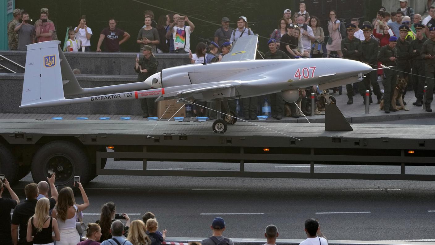 Un drone turco Bayraktar in una parata a Kiev nel 2021: l'Ucraina ne aveva già comprati prima della guerra
