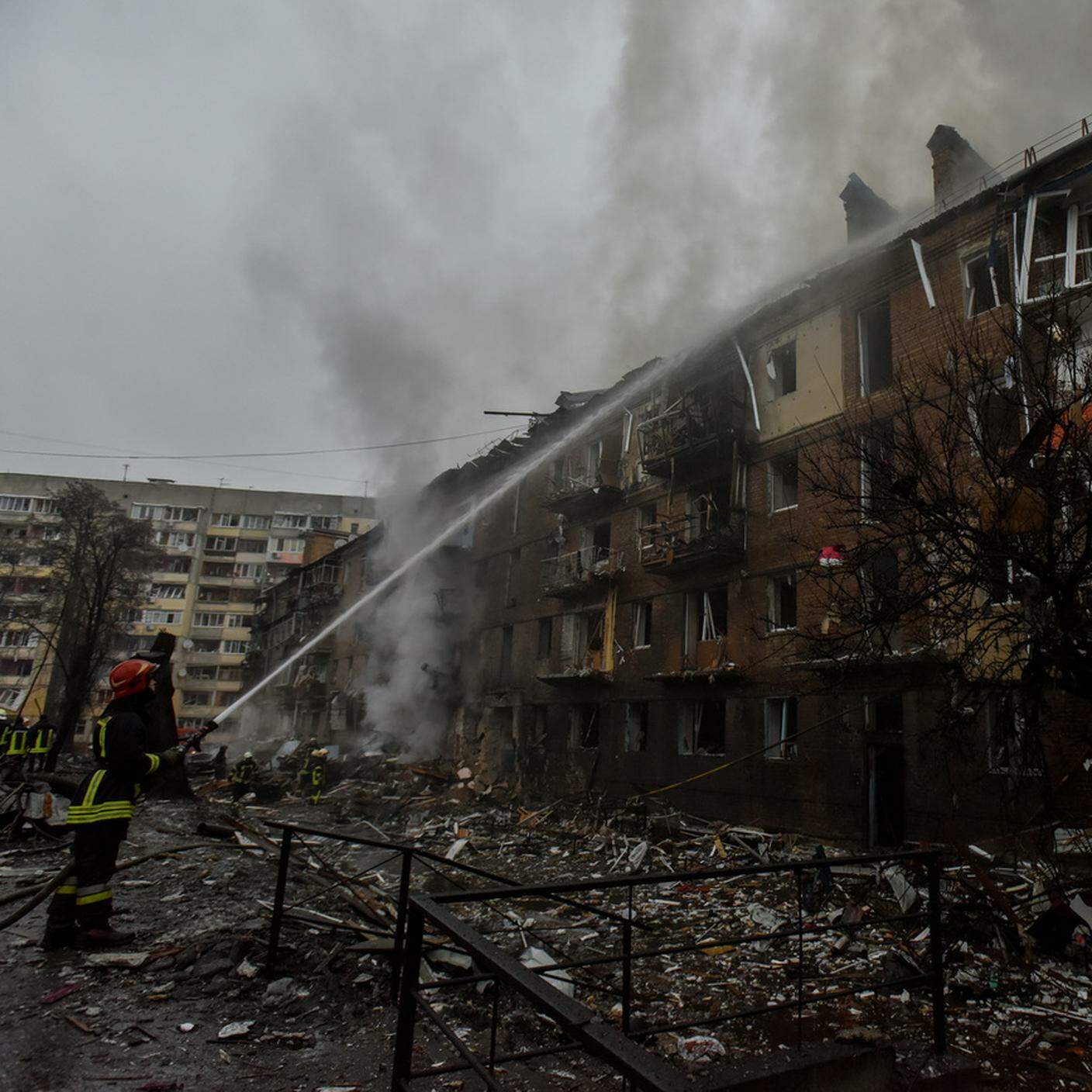 I russi bombardano abitazioni e infrastrutture civili e non militari in Ucraina
