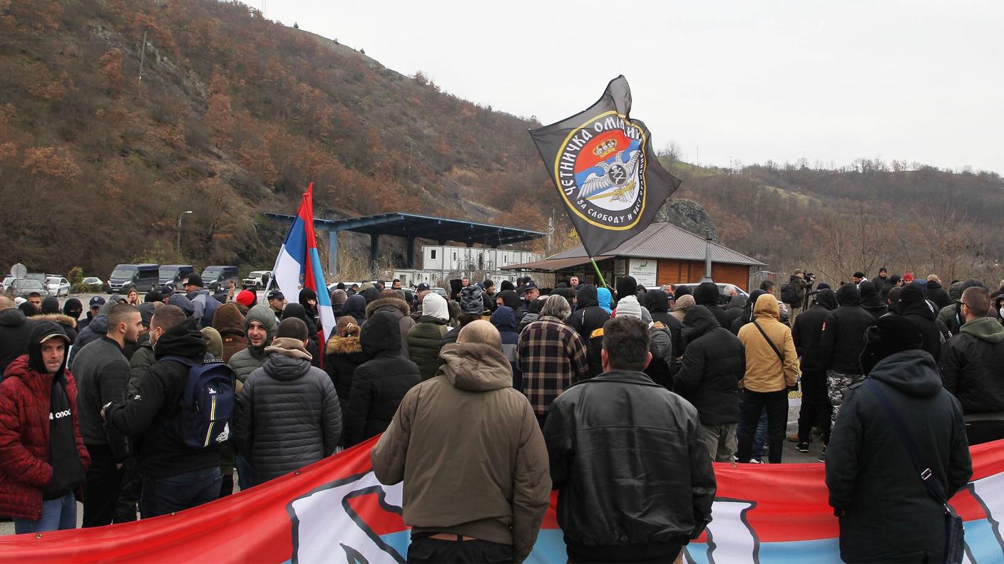 La manifestazione al valico di Jarinje