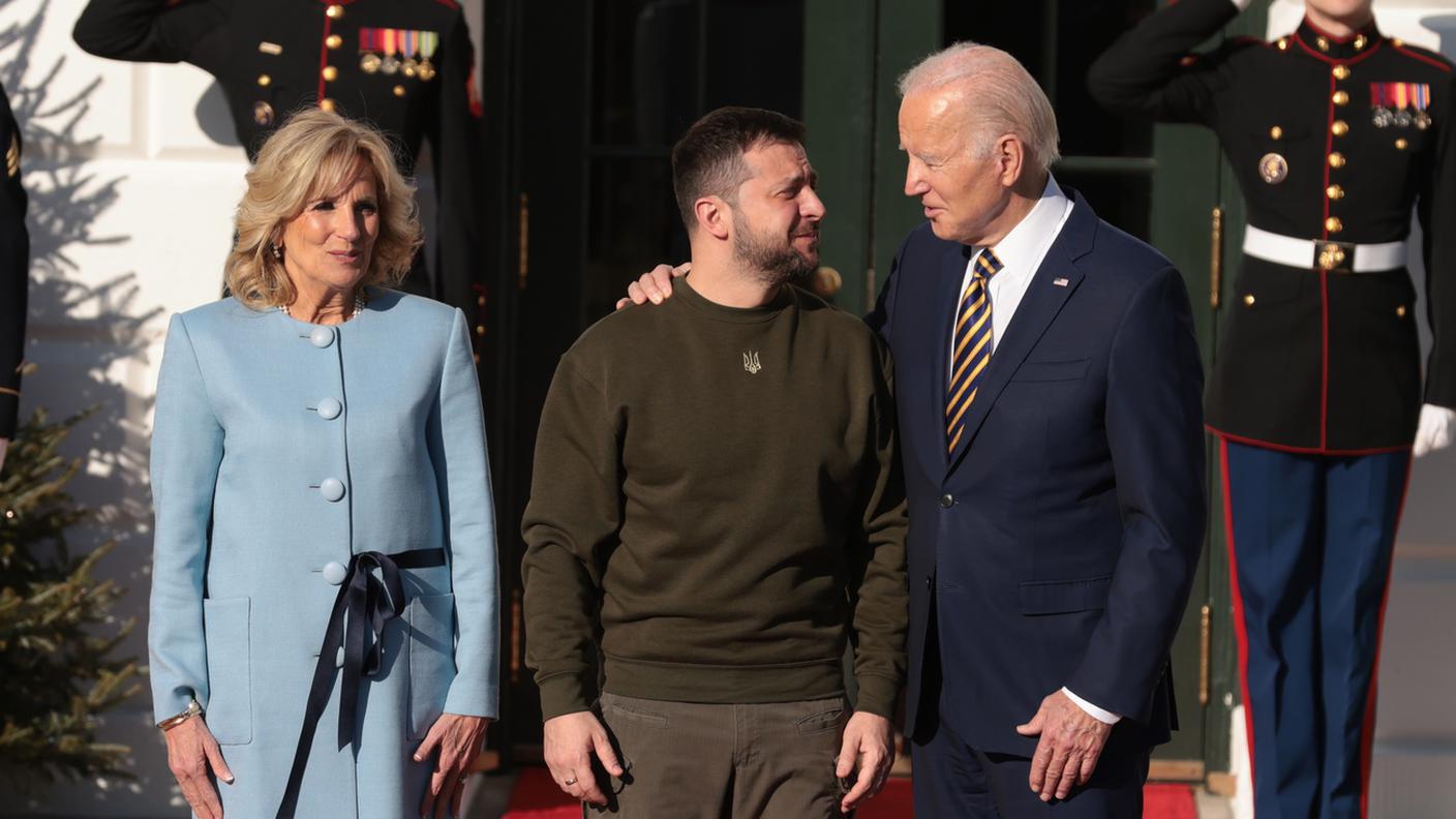 Joe Biden e Volodymyr Zelensky 