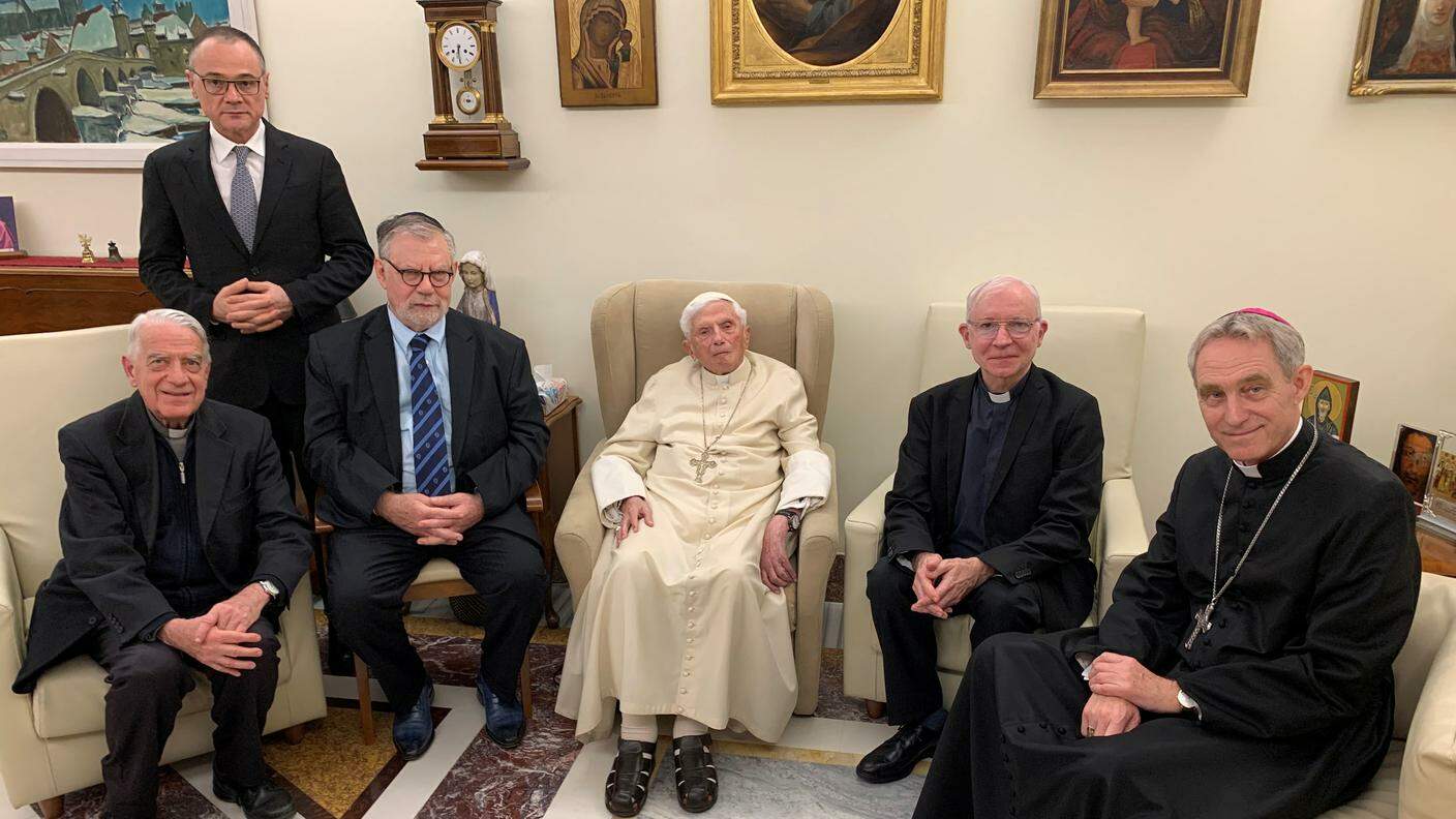 L'ultimissima immagine, con i vincitori del Premio Ratzinger 2022