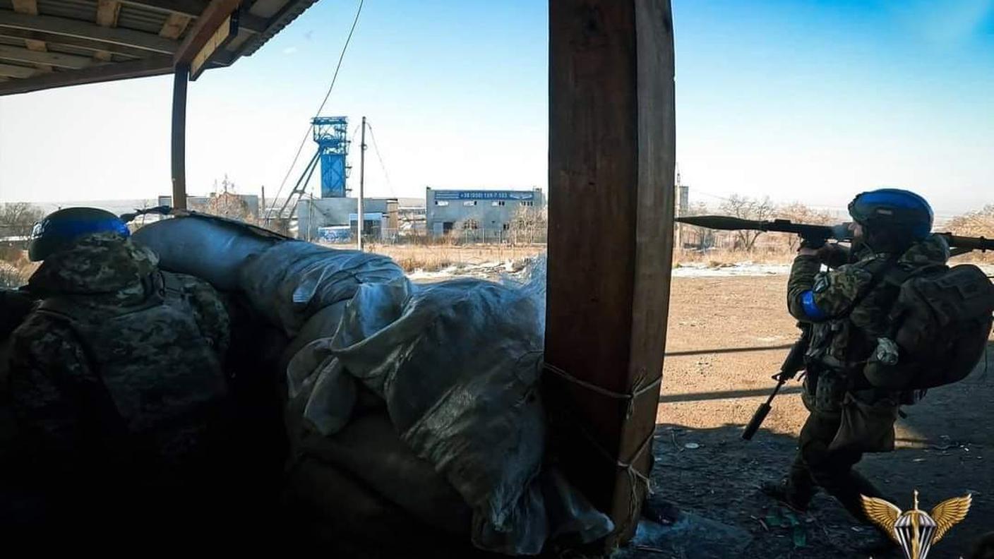Fanti ucraini pronti all'azione contro i russi nella zona di Bakhmut e Soledar sabato