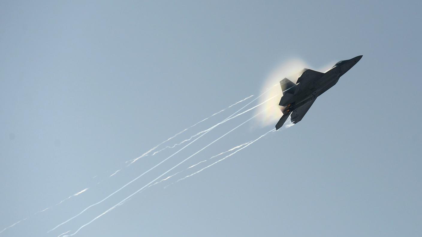 Ancora gli F-22 in azione