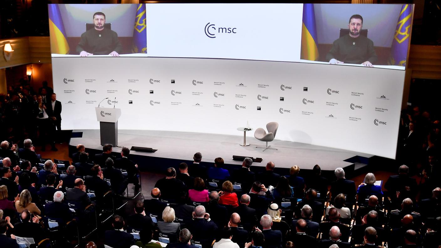 Il presidente ucraino in videocollegamento alla Conferenza di Monaco
