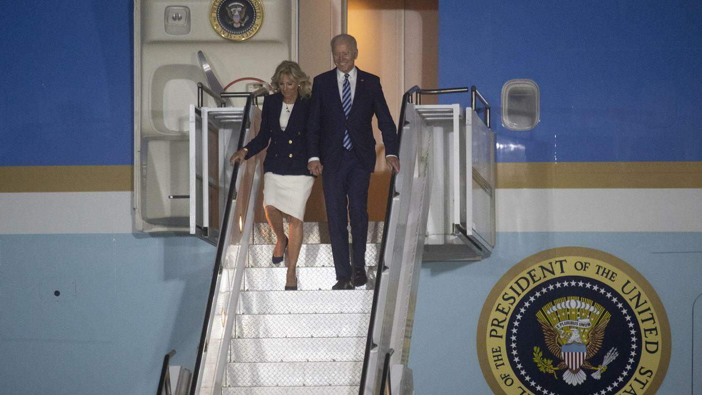 Jill e Joe Biden sull'aereo presidenziale degli Stati Uniti