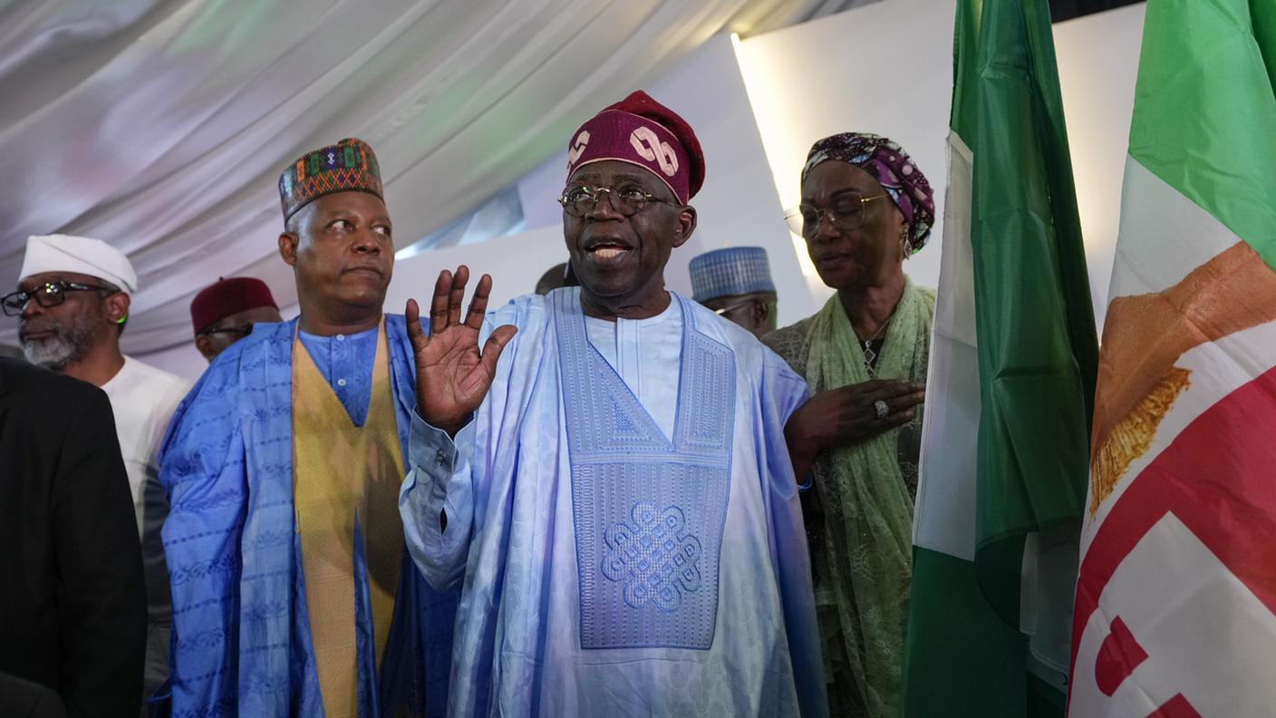 Il 70enne ex governatore a Lagos, Bola Tinubu, è il nuovo presidente della Nigeria