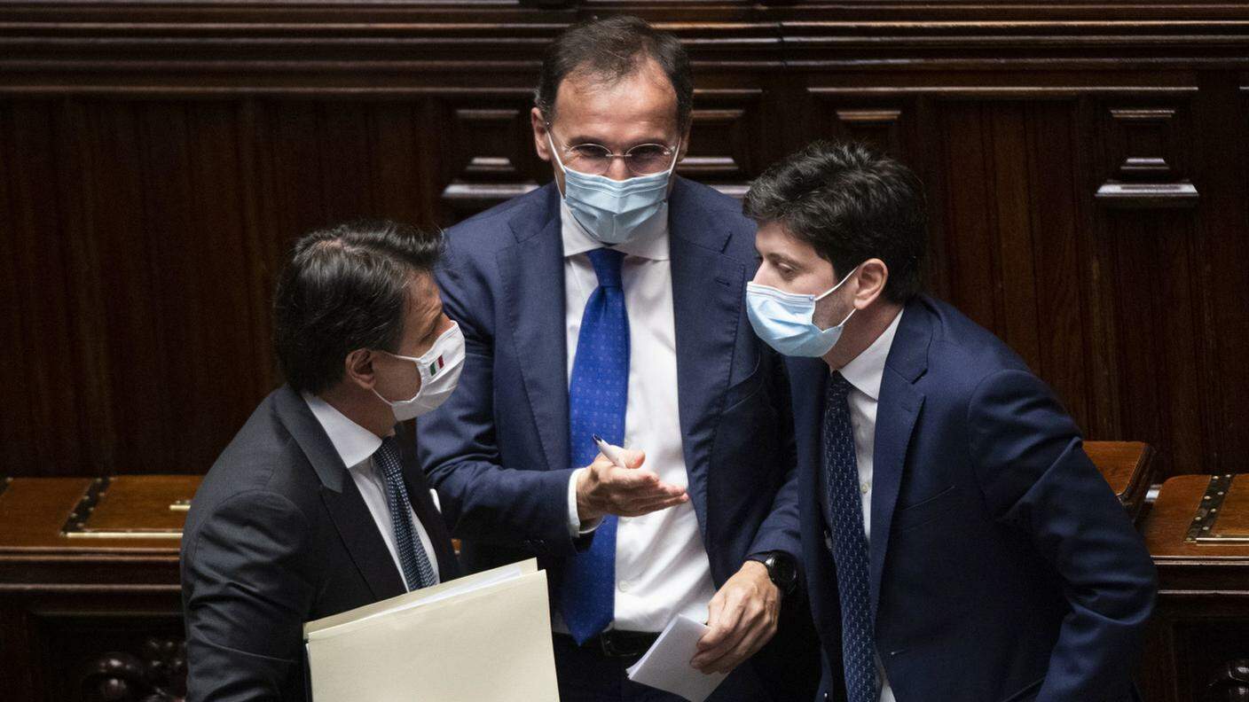 L'ex premier Giuseppe Conte (a sinistra) e l'ex ministro della Salute, Roberto Speranza (a destra)