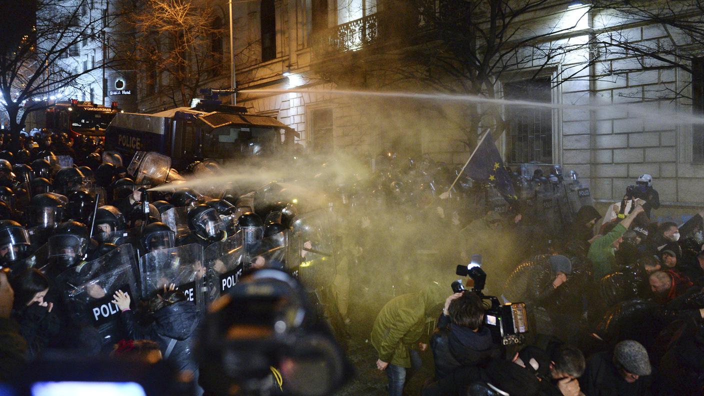 Gli scontri tra polizia e manifestanti nel centro di Tbilisi negli ultimi giorni