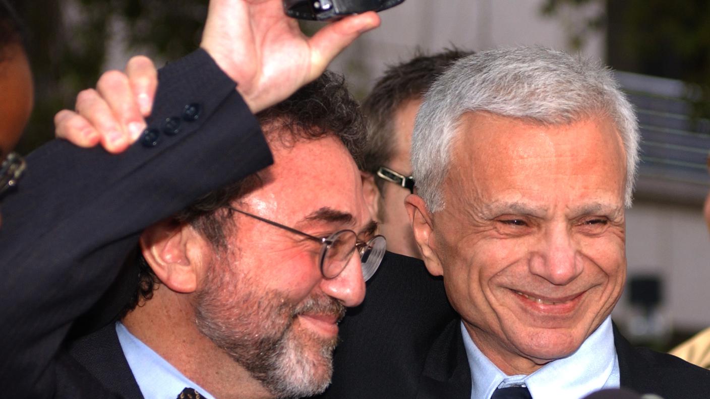 L'attore con il suo avvocato, qui a Los Angeles nel marzo del 2005, dopo la sua assoluzione nel processo per la morte della moglie