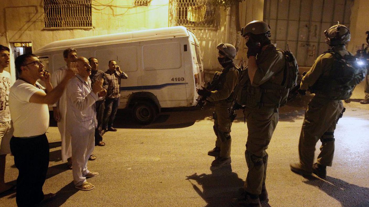 Hebron viene passata al setaccio dall'esercito israeliano