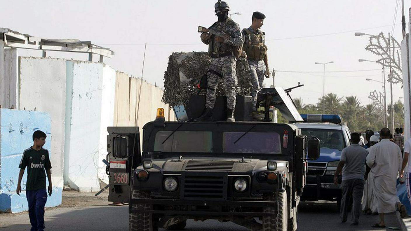 La polizia e l'esercito iracheno cercano di arginare l'offensiva