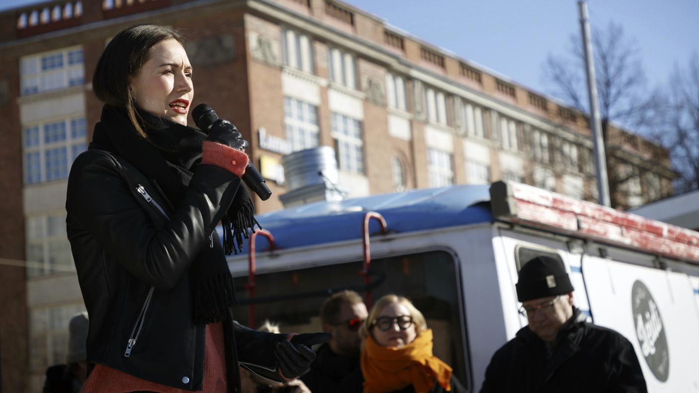La premier finnica Sanna Marin nel suo ultimo comizio elettorale di sabato