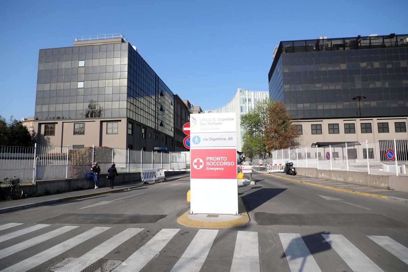 Un'immagine esterna dell'ospedale San Raffaele di Milano